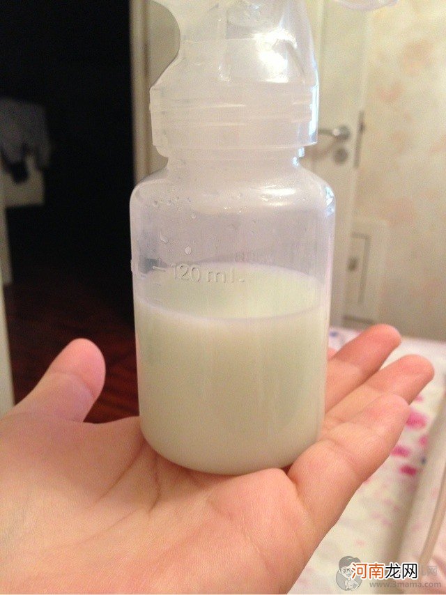 吸出来的母乳是淡绿色