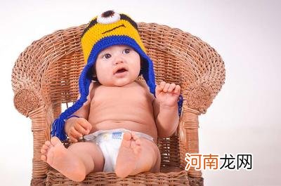 新生儿经常放屁正常吗