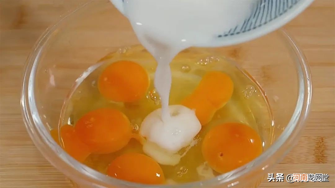 菠菜鸡蛋最近很流行。 菠菜鸡蛋怎么好吃？