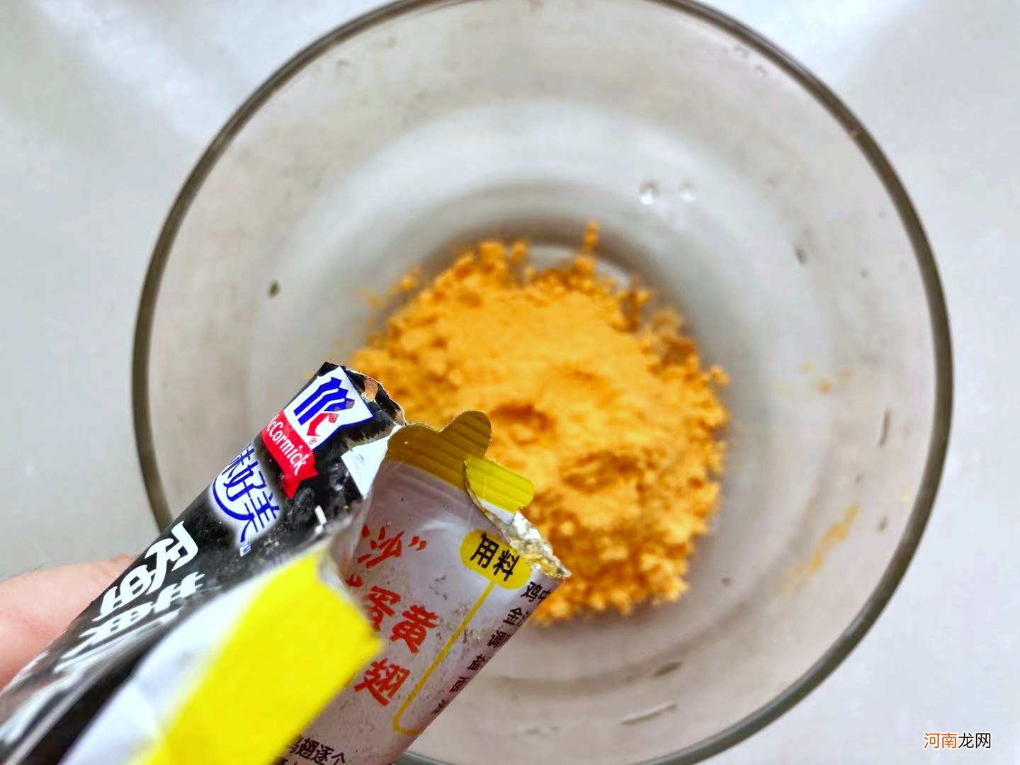 做青团一定要放粘米粉和适量的澄粉。