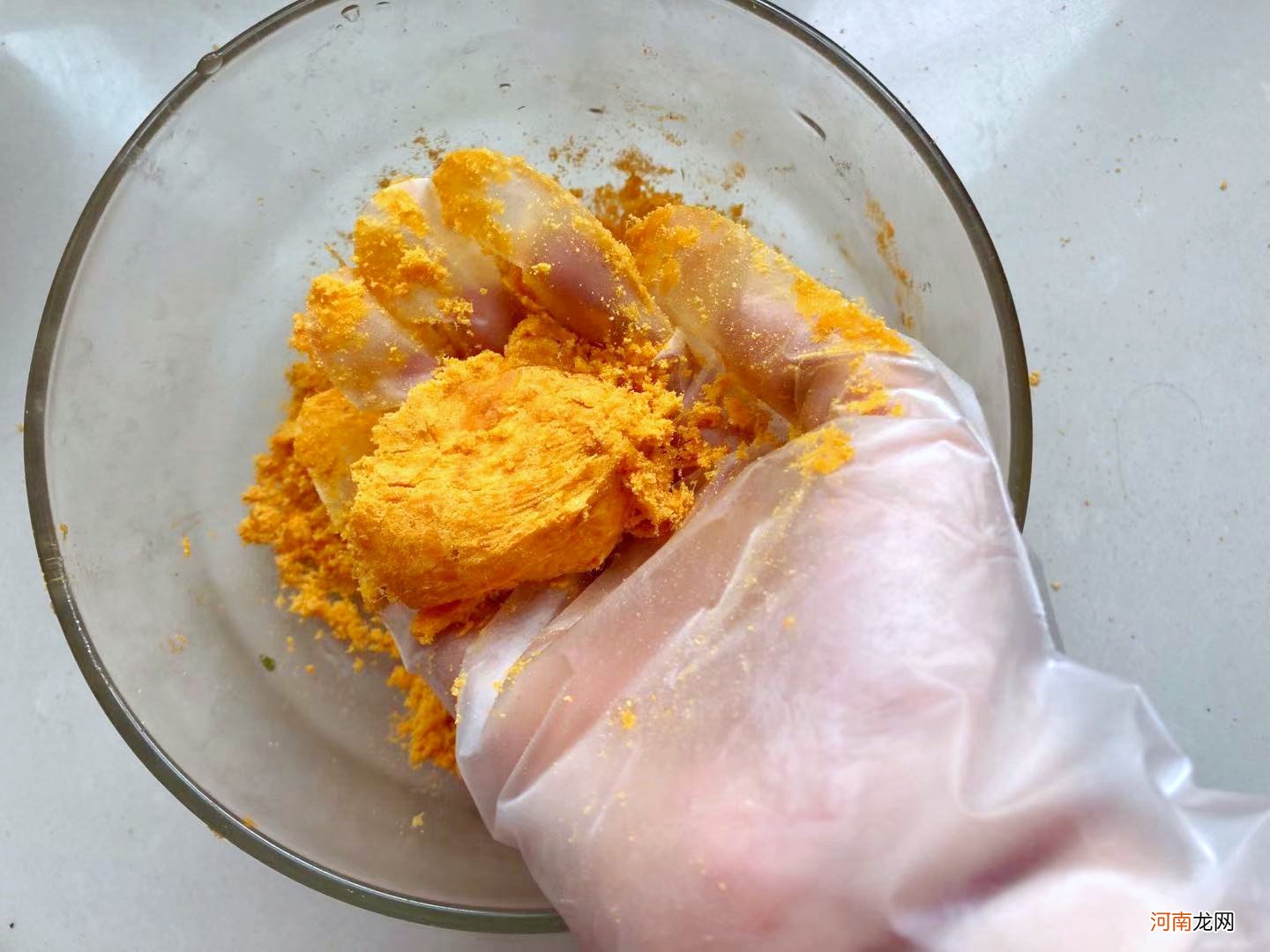 做青团一定要放粘米粉和适量的澄粉。