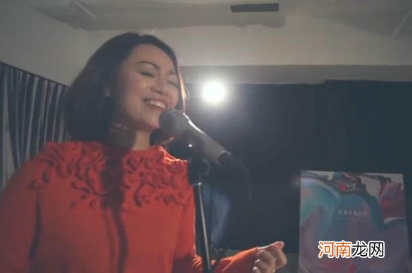 中国新歌声2董姿彦背景资料 新加坡爵士女歌手加入周杰伦战队