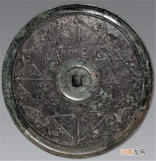 古代铜镜的作用知识 古铜镜大小和弧度有严格比例关系
