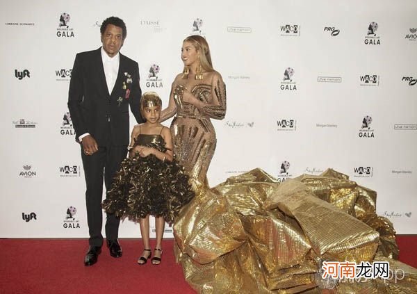 美国著名歌手碧昂丝Beyonce钦点中国设计师杨子ANNAKIKI为其爱女Blu