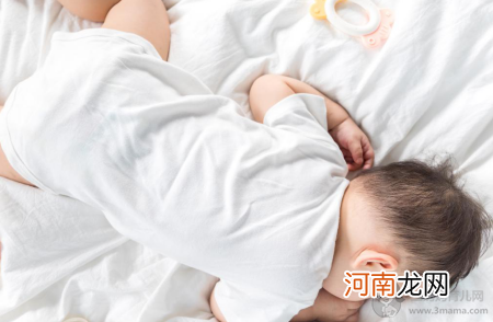 新生儿睡眠少怎么回事