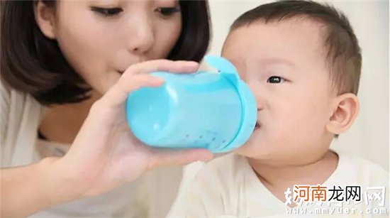 宝宝便秘是因为喝水少吗 母乳喂养的宝宝需要喝水吗