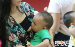 母乳喂养会造成胸下垂吗？盘点那些对母乳喂养的误解