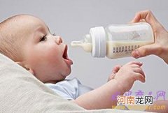 刚出生的新生儿吃多少奶粉合适