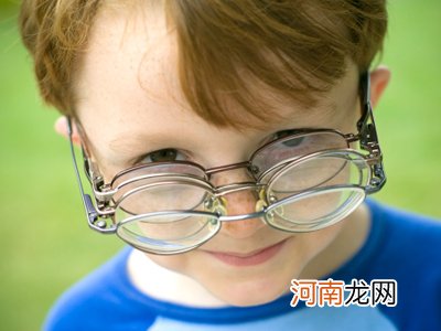 儿童发生近视眼与哪些因素有关？