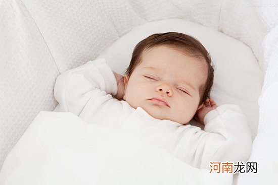 新生宝宝的睡姿需要固定吗