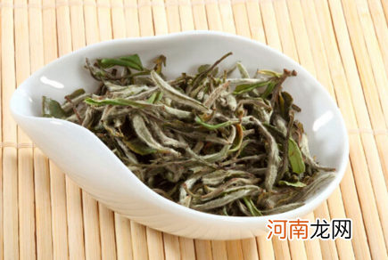 白茶和绿茶哪个好 白茶与绿茶有什么区别