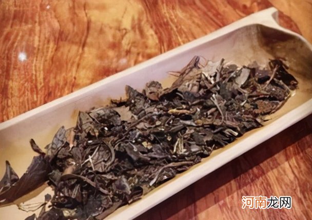 白茶的茶汤颜色是多元 白茶泡出来的水是什么颜色