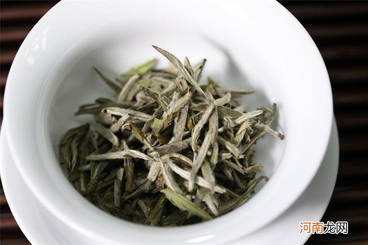 白茶的茶汤颜色是多元 白茶泡出来的水是什么颜色