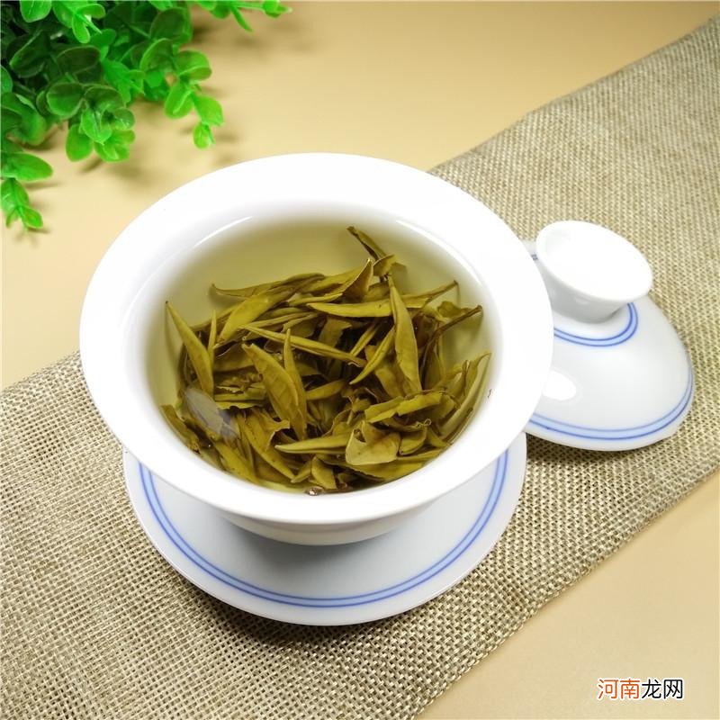 白茶的茶汤颜色是多元 白茶泡出来的水是什么颜色