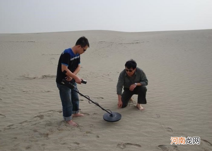 河南多地流星坠落 5万一克的玻璃陨石