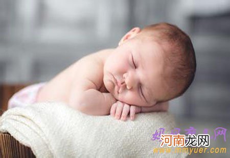 宝宝睡觉时为什么总是翻白眼 新生儿翻白眼正常吗？