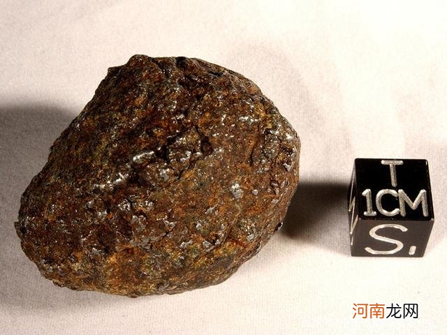 石铁陨石中的中铁陨石 石铁陨石鉴定方法及特征图片