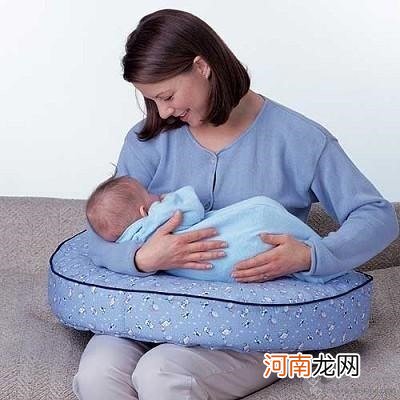 母乳喂养正确含接姿势