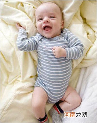 看听摸是婴儿时期最早的感知训练