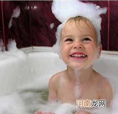 冬季宝宝洗澡水温别超38℃