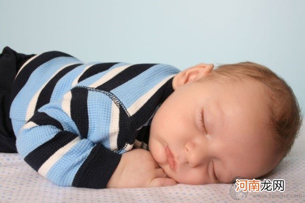 婴儿各个月份睡眠时间 不同月龄睡眠时间也会不同