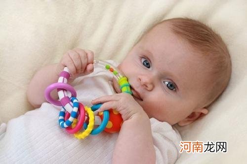 利用可发声的玩具刺激0岁宝宝大脑的发育