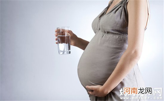 孕妇喝水并非越多越好 孕妇每天喝多少水合适