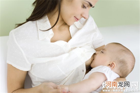 母乳喂养正确姿势妈妈可知 关于母乳喂养这些事要注意