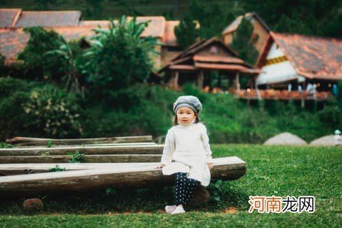 属蛇女在2022年生孩子好吗 五行与虎相克不建议生孩子