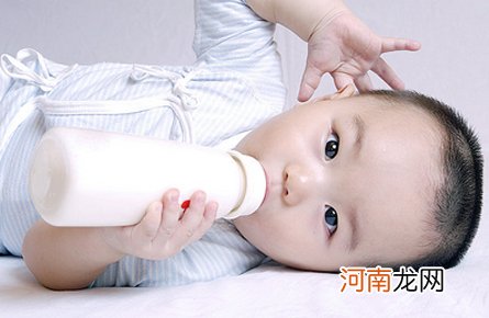 婴儿吐奶是怎么回事 宝宝吐奶怎么办