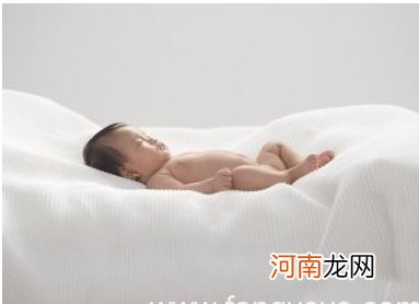 怎样做才能让宝宝高兴的裸睡