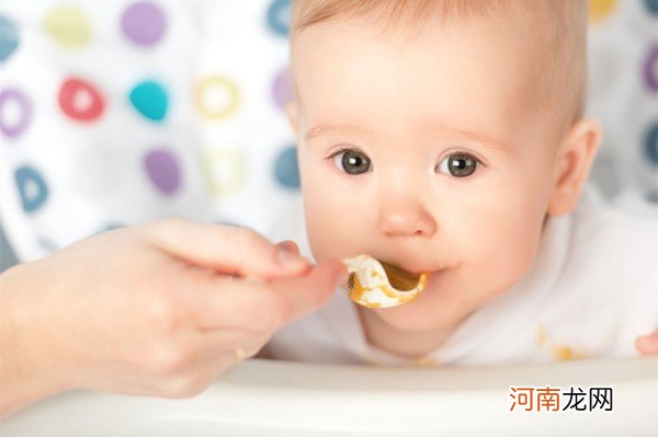 四到六个月宝宝辅食怎样喂 这些喂养步骤千万别忽略