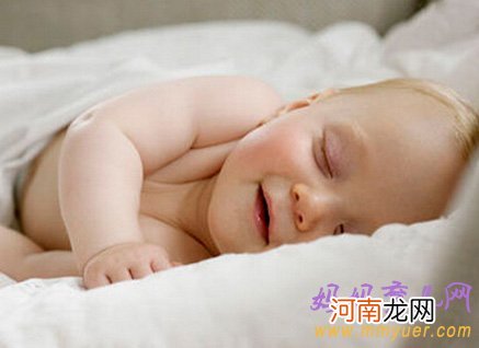 宝宝睡姿中暗藏的疾病信号