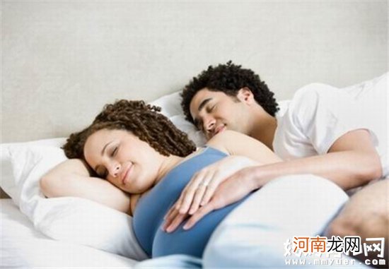 孕期最适合孕妇的睡姿是什么 准妈妈孕期睡姿注意事项