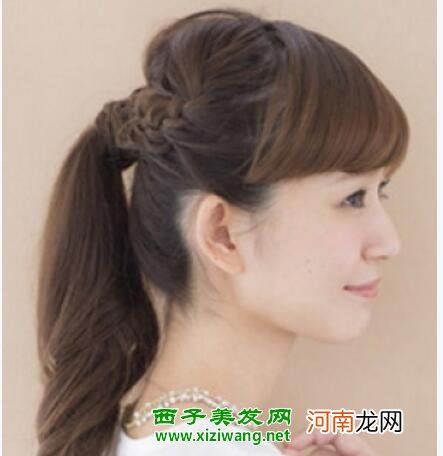 女生小卷发发型如何扎 五款漂亮小卷发发型欣赏