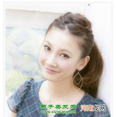 女生小卷发发型如何扎 五款漂亮小卷发发型欣赏