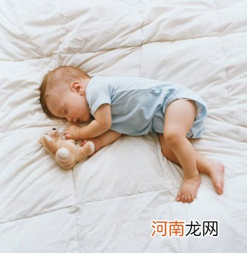 夏季幼儿育儿知识：宝宝9种错误的睡眠方式
