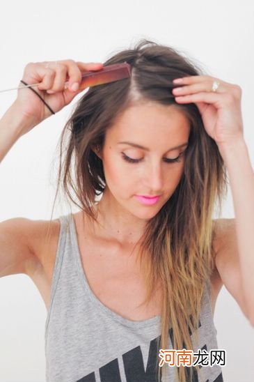 怎么编辫子有蓬松感 如何扎运动发型图片教程