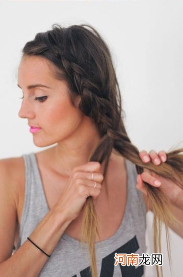 怎么编辫子有蓬松感 如何扎运动发型图片教程