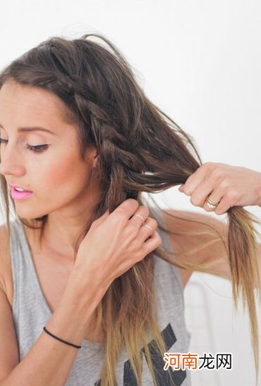 怎么编辫子有蓬松感 如何扎运动发型图片教程