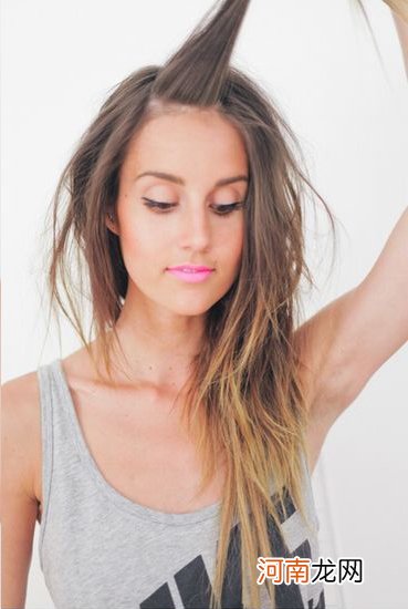 怎么编辫子有蓬松感 如何扎运动发型图片教程