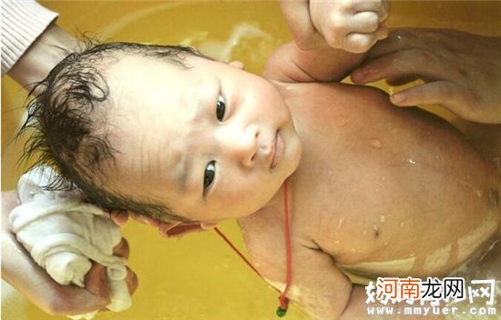 宝宝洗澡致脑部严重损伤 这些情况下不要给宝宝洗澡
