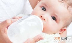 新生婴儿吃奶粉上火怎么办 如何预防宝宝喝奶粉上火