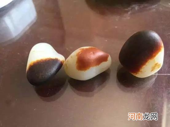 辨识籽料的皮色 和田玉籽料颜色等级