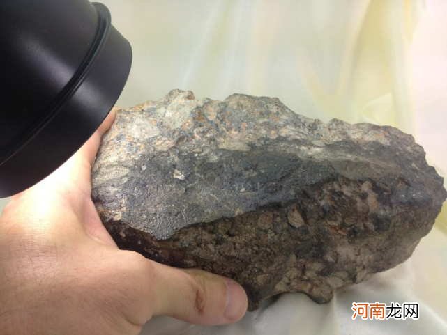 落在地球上的陨石值多少钱？ 真正的石陨石图片大全