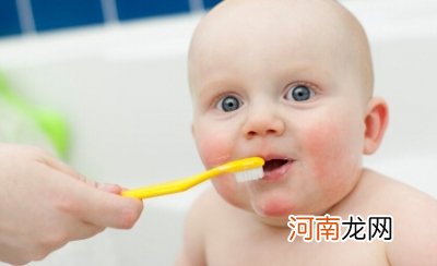 要正确给孩子选购牙刷和牙膏