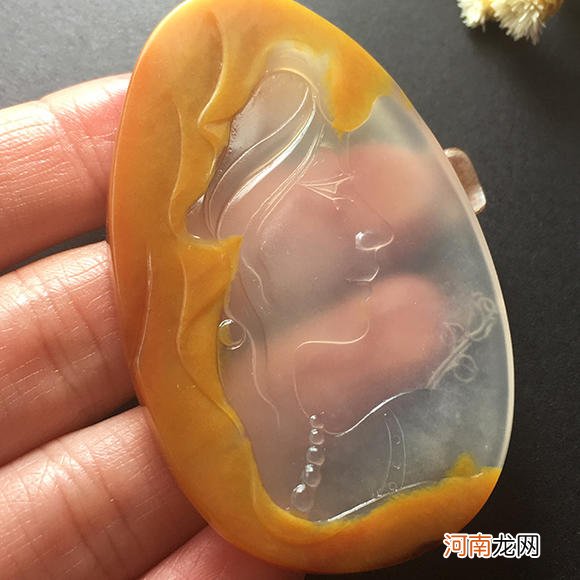 黄龙玉才是财富的象征 黄龙玉的功效与作用