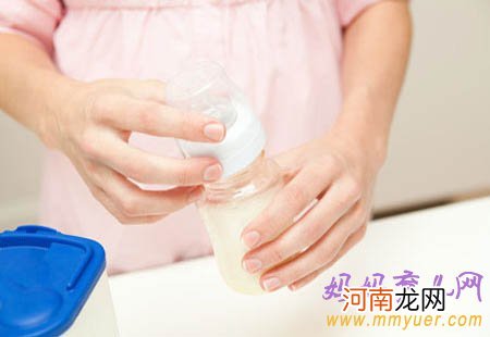 无知妈妈不按标准冲奶粉 险些让宝宝丧命