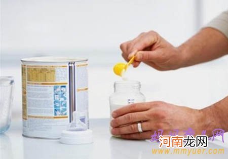 无知妈妈不按标准冲奶粉 险些让宝宝丧命