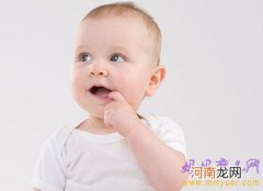 宝宝吃手指了，家长应该做什么？